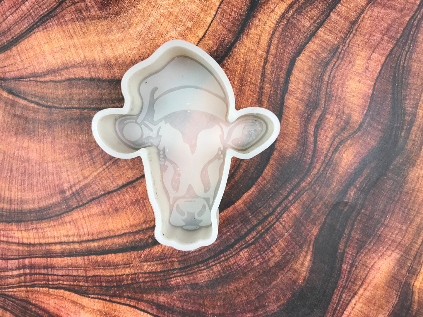 Cow with Santa Hat Freshie Mold (Non-SBA)