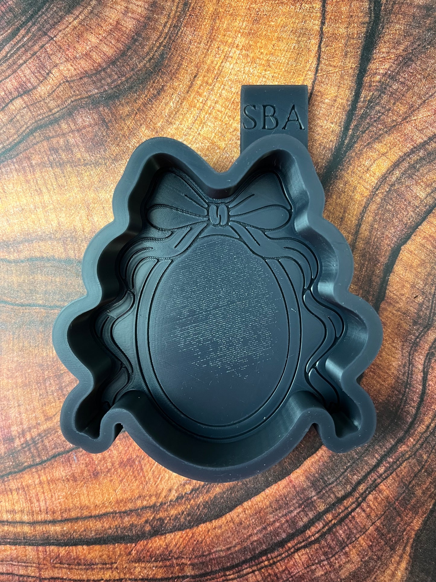 Oval Frame with Bow Freshie Mold