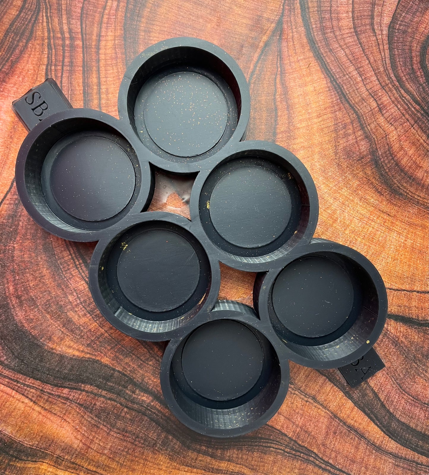 2.5” Outer/2” Inner Round 6-Cavity Freshie Mold